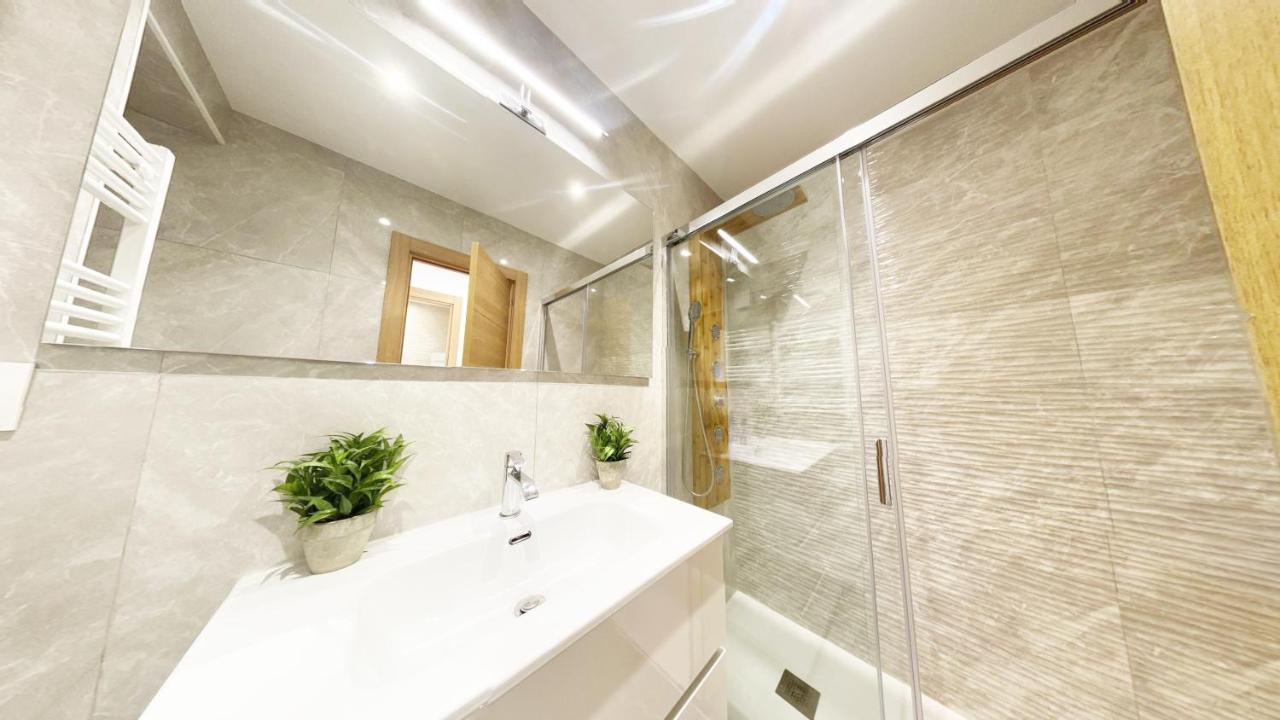Paradise Luxurious Flat, Free Parking, 3 Double Rooms, Terrace, Jacuzzi, Fully Renovated San Sebastián Zewnętrze zdjęcie
