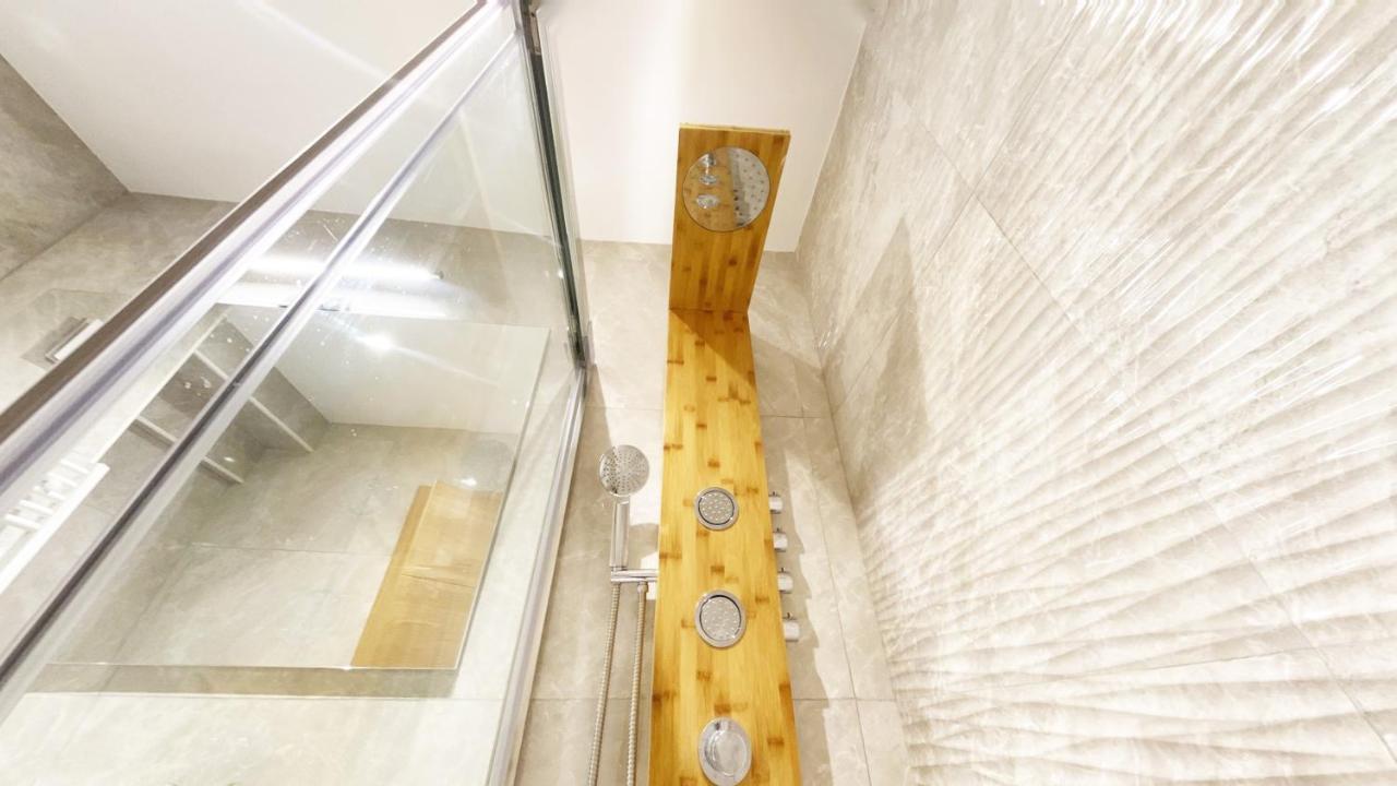 Paradise Luxurious Flat, Free Parking, 3 Double Rooms, Terrace, Jacuzzi, Fully Renovated San Sebastián Zewnętrze zdjęcie