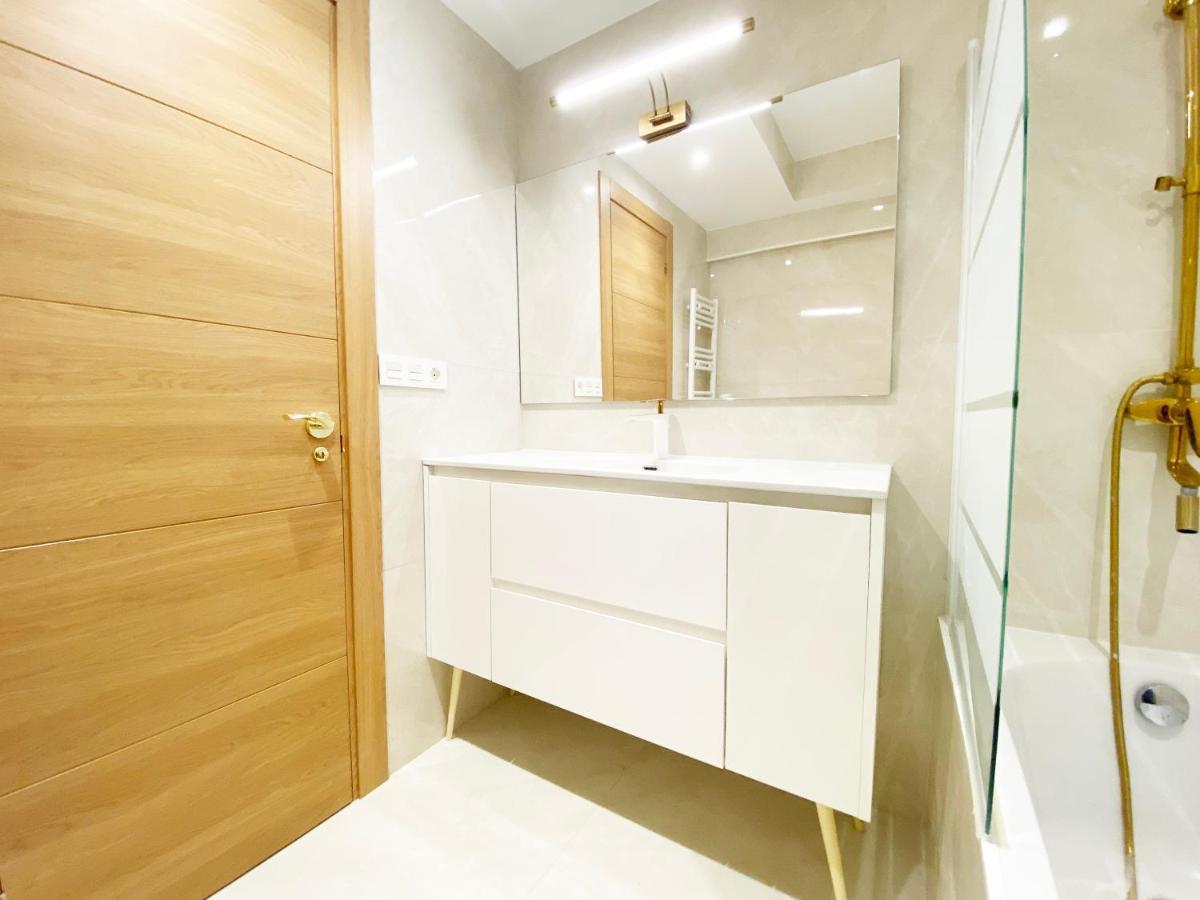 Paradise Luxurious Flat, Free Parking, 3 Double Rooms, Terrace, Jacuzzi, Fully Renovated San Sebastián Zewnętrze zdjęcie